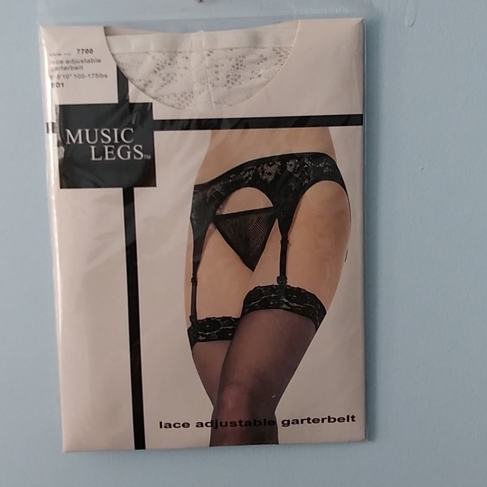 White lace garter belt OS NWT Music Legs